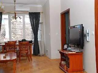 Prime Downtown Apartment *