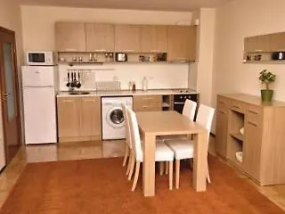 Prime Downtown Apartment *